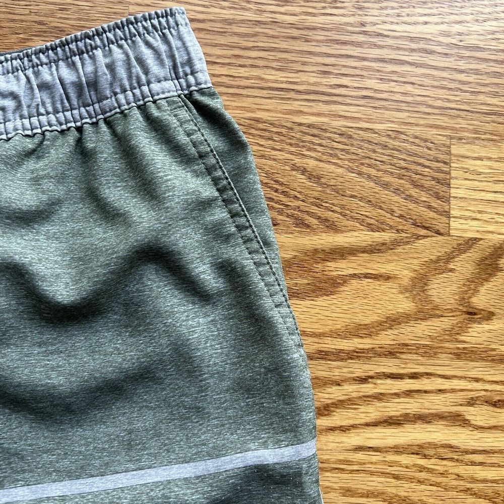 Vuori Trail Shorts Lined Men's Large Striped V341 Performance Green Size XXL 2XL - Picture 4 of 9
